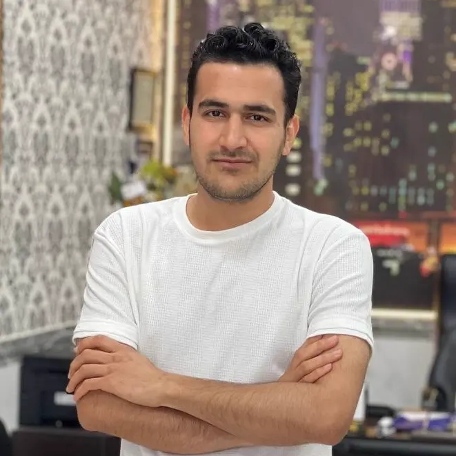 آئین‌پرست برنامه نویس